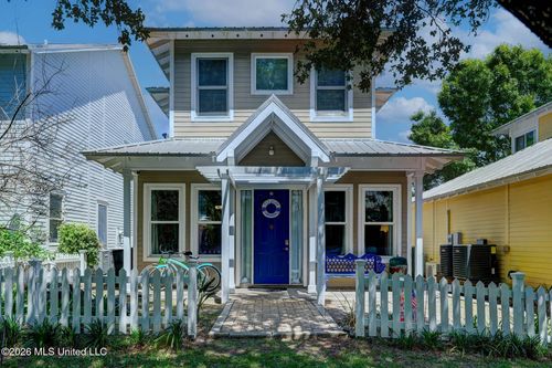 17 Chapel Hill Rd, Bay Saint Louis, MS, 39520-4605 | Card Image