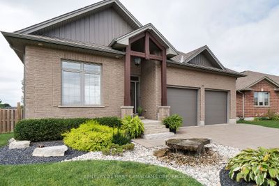 28 Cassie Cres, House other with 2 bedrooms, 3 bathrooms and 8 parking in Strathroy ON | Image 2