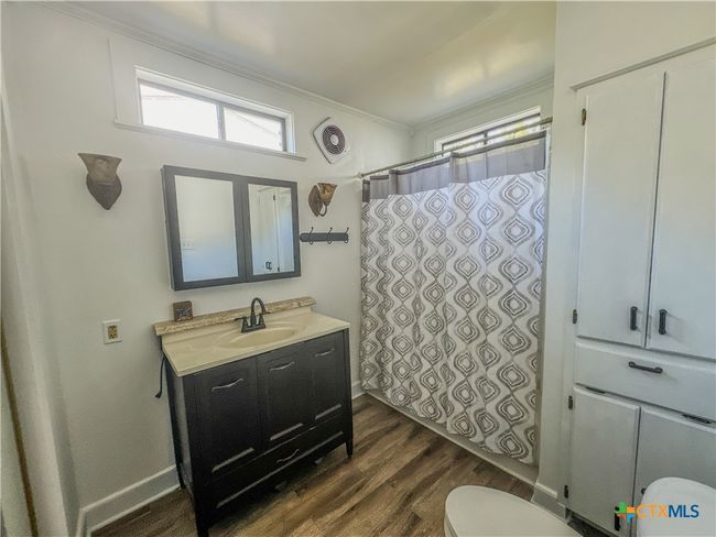 205 Hubbard Street, House other with 5 bedrooms, 3 bathrooms and null parking in Yoakum TX | Image 27