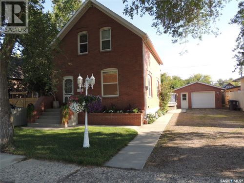 1525 3rd St, Estevan, SK, S4A0S5 | Card Image