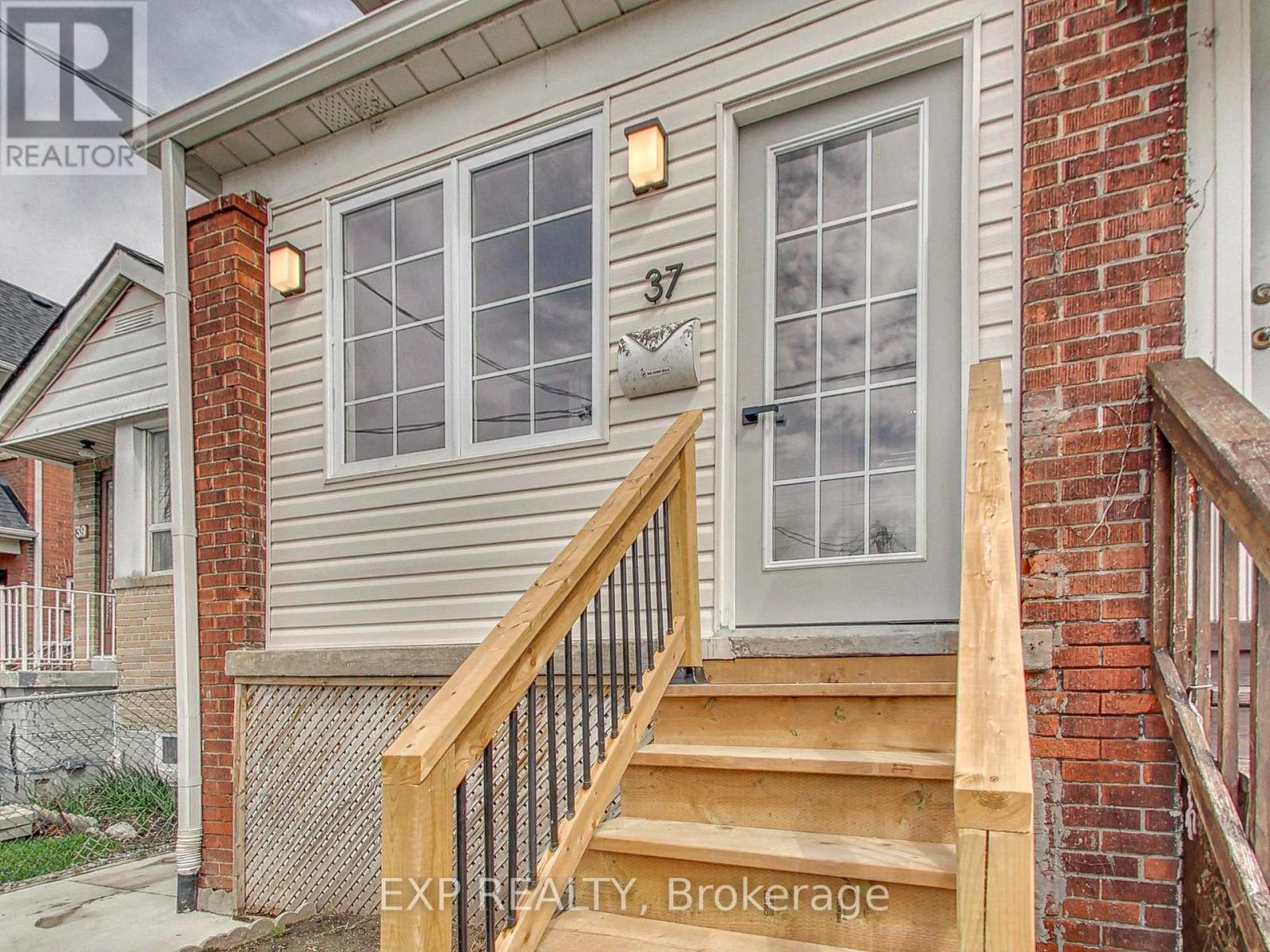 Residential Lease in Toronto (Corso Italia-Davenport) 2