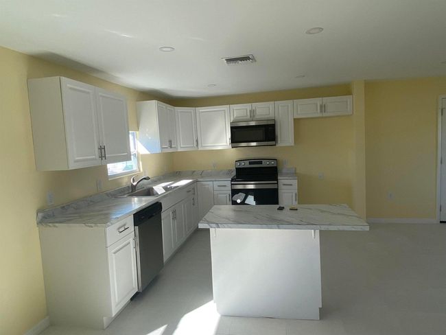 3633 20 Th Ter, House other with 3 bedrooms, 2 bathrooms and null parking in OKEECHOBEE FL | Image 4