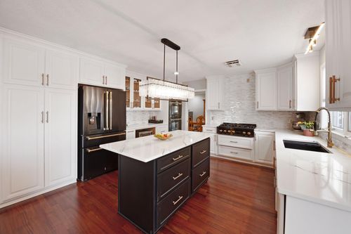 9046 Edinburgh Ln, Woodbury, MN, 55125-9189 | Card Image