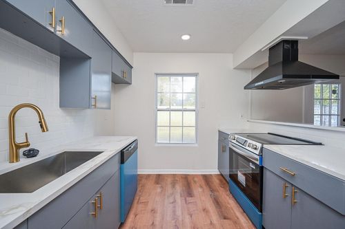 3730 Heatherbrook Dr, Houston, TX, 77045-5619 | Card Image