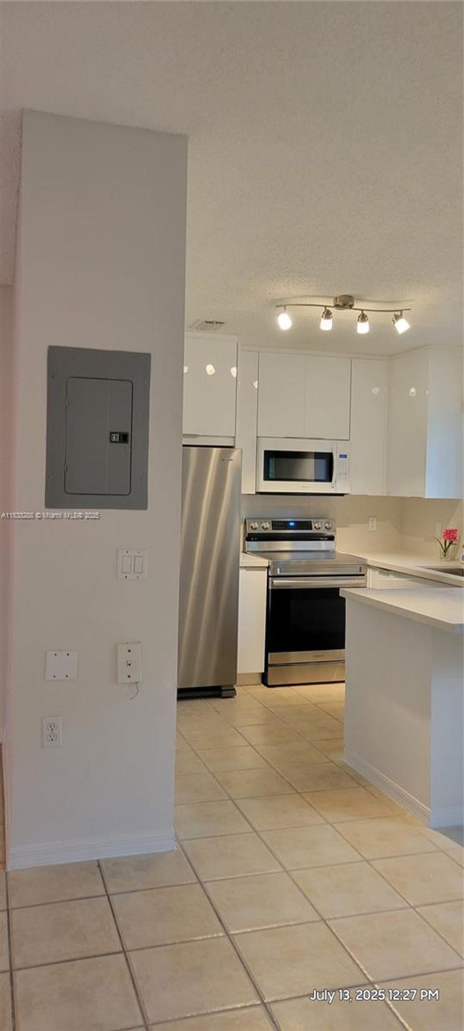 APT-201 - 2125 Nw 77 Th Way, Condo with 3 bedrooms, 2 bathrooms and null parking in Pembroke Pines FL | Image 5