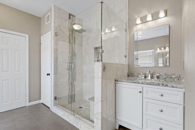 Note there two elegant sink areas for both to enjoy! | Image 19