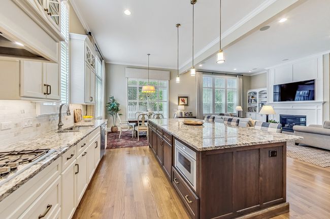 2811 Parkside Cir, House other with 3 bedrooms, 3 bathrooms and 2 parking in Glenview IL | Image 9
