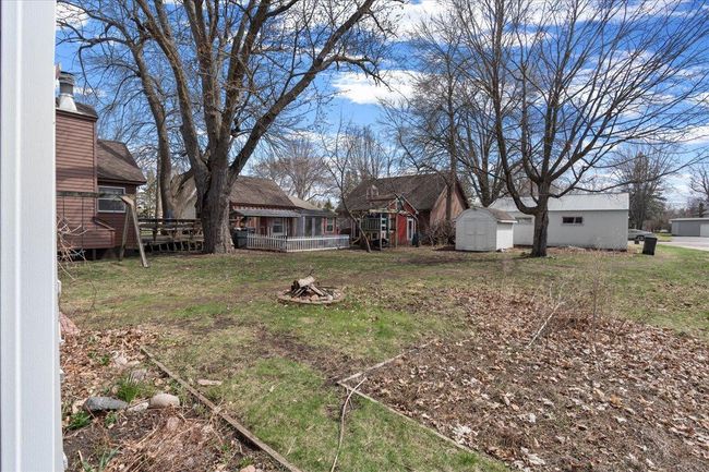 Spacious backyard | Image 23