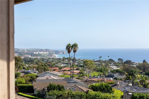 7 N Vista De La Luna, Laguna Beach, CA, 92651-6752 | Card Image