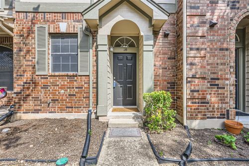 apt-4-18-2000 Cullen Ave, Austin, TX, 78757-2477 | Card Image