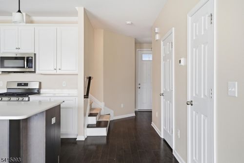 16 Lee Dr, Morristown, NJ, 07960-4709 | Card Image