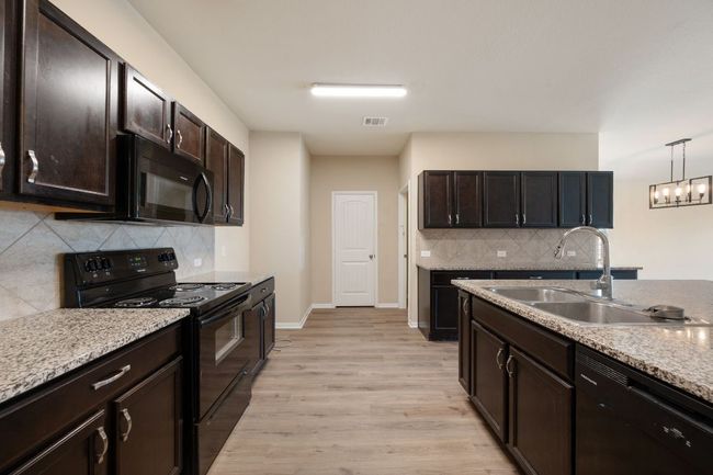 15212 Shell Bark Cv, House other with 4 bedrooms, 2 bathrooms and null parking in Austin TX | Image 7