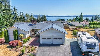 10863 Willcox Rd, House other with 4 bedrooms, 3 bathrooms and 2 parking in Ladysmith BC | Image 1