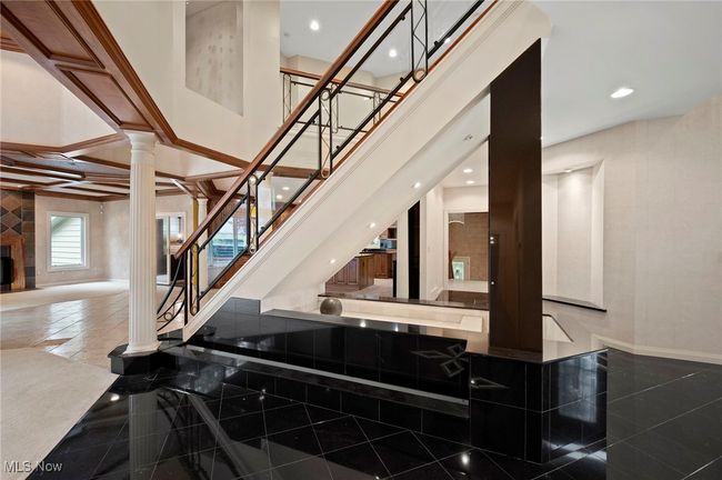 769 Village Trl, House other with 4 bedrooms, 6 bathrooms and null parking in Gates Mills OH | Image 8