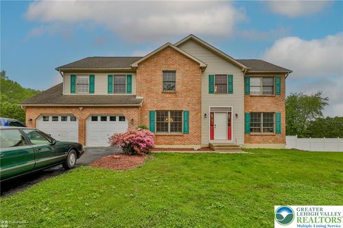 366 Winter Springs Rd, Nazareth, PA, 18064-9185 | Card Image