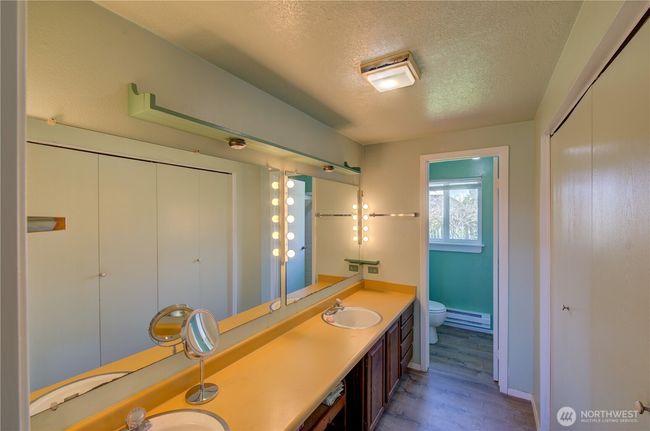 Primary bathroom and closet | Image 20