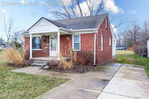 9712 Cherokee St, Taylor, MI, 48180-3195 | Card Image