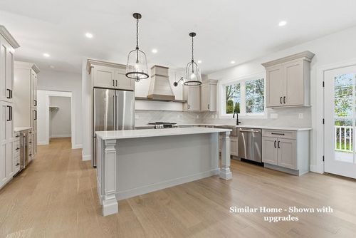 10 Mcdermott Cir, Hampton, NH, 03842-2109 | Card Image