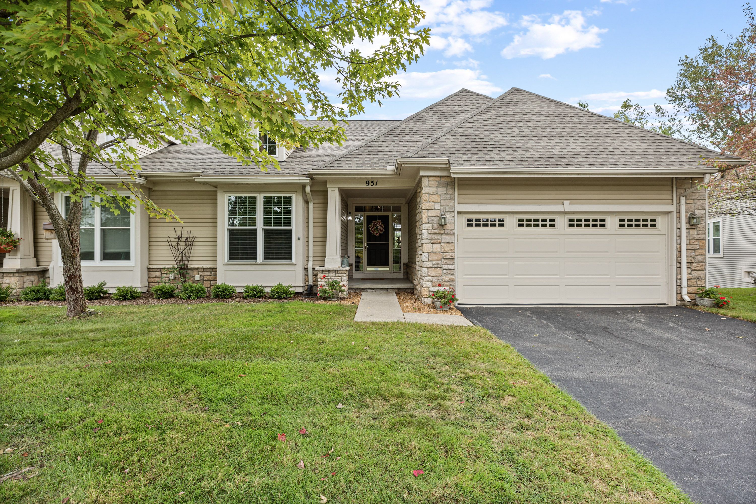 Stony Lake Ct, Oxford, MI 48371