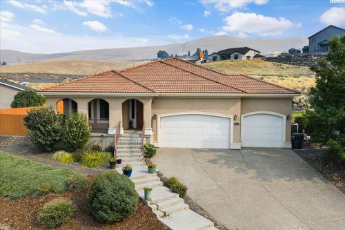 215 Sw Mariposa Ct, Prosser, WA, 99350-9424 | Card Image