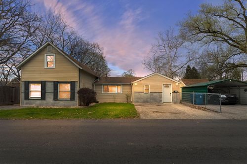 656 S 4th St, Chesterton, IN, 46304-3213 | Card Image