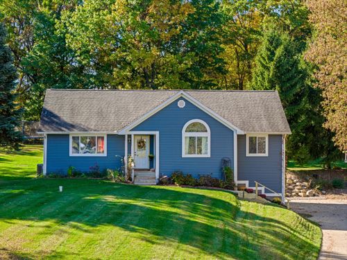 2630 Julie Dr, Columbiaville, MI, 48421-8911 | Card Image