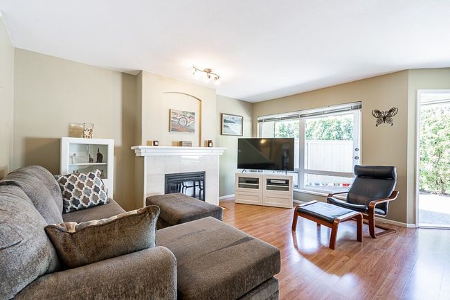 1 - 11737 236 Street, Townhouse with 3 bedrooms, 2 bathrooms and 3 parking in Maple Ridge BC | Image 3