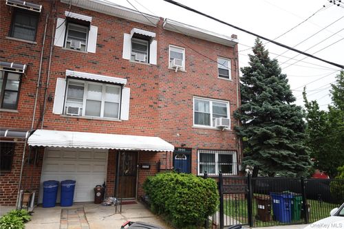 3000 Wickham Ave, Bronx, NY, 10469-3218 | Card Image