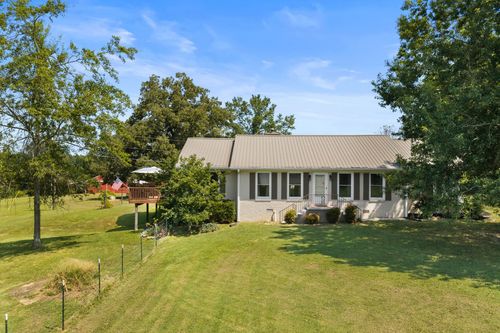 15 Autumn Ln, Savannah, TN, 38372-5056 | Card Image