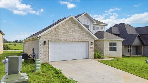 910 Trestle Ln, Bentonville, AR, 72713-4042 | Card Image