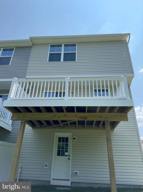 221 Hamilton Ln, COATESVILLE, PA, 19320-2970 | Card Image