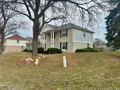 39020 E Royal Doulton Blvd, Clinton Township, MI, 48038-2656 | Card Image