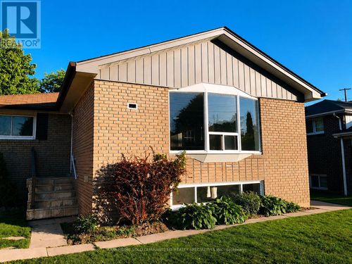 15B Aurora Heights Drive, Aurora (Aurora Heights), ON, L4G2W3 | Card Image