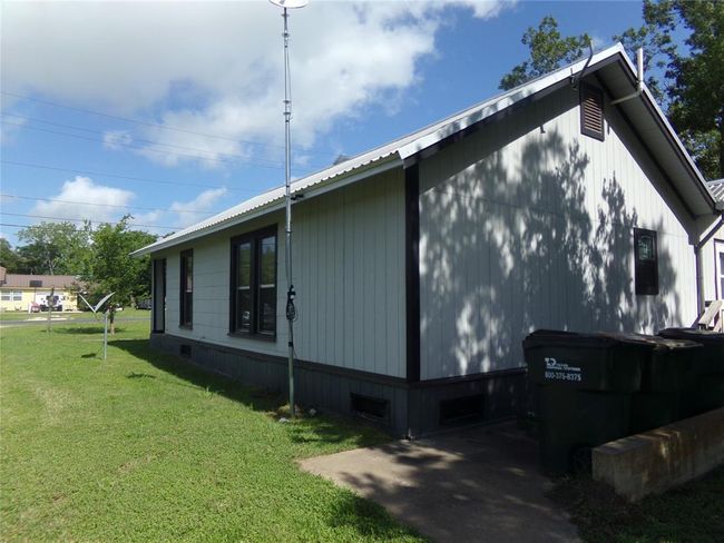 505 S Saint Andrews St, House other with 3 bedrooms, 2 bathrooms and 2 parking in Weimar TX | Image 14