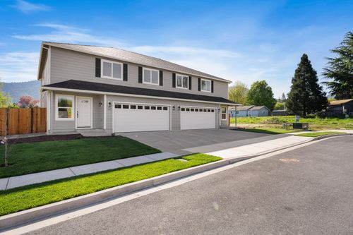 171-167 Se Champagne Ct, Grants Pass, OR, 97527-5151 | Card Image