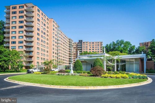 215w-4201 Cathedral Ave Nw, WASHINGTON, DC, 20016-4915 | Card Image