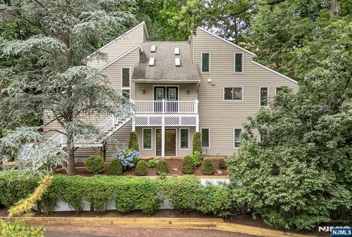 33 Berkshire Rd, Woodcliff Lake, NJ, 07677-7800 | Card Image