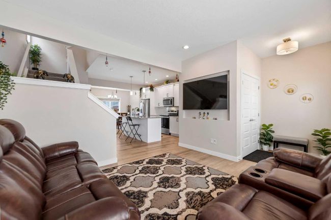 344 Bayview Street Sw, Home with 4 bedrooms, 3 bathrooms and 2 parking in Airdrie AB | Image 4