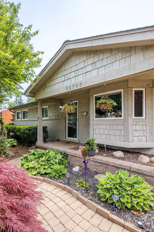 32738 Grinsell Dr, Warren, MI, 48092-3172 | Card Image