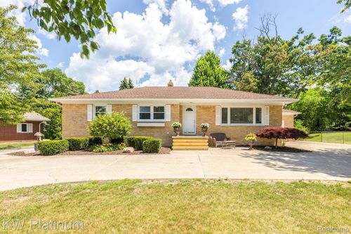 4150 Fairway Dr, Fort Gratiot, MI, 48059-3904 | Card Image