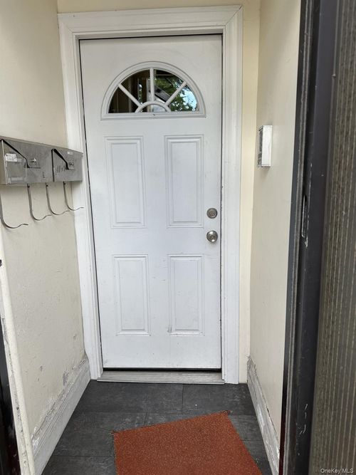 2r-117 Plandome Rd, Manhasset, NY, 11030-2331 | Card Image