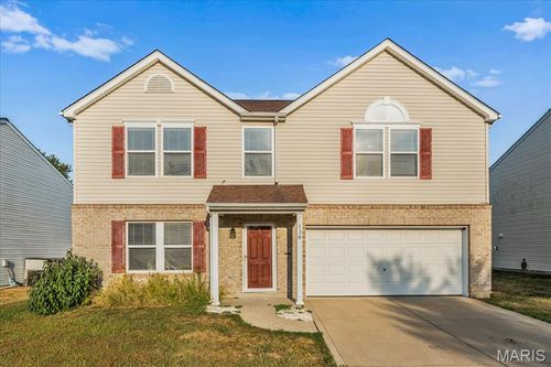 136 Falling Leaf Way, Mascoutah, IL, 62258-2793 | Card Image