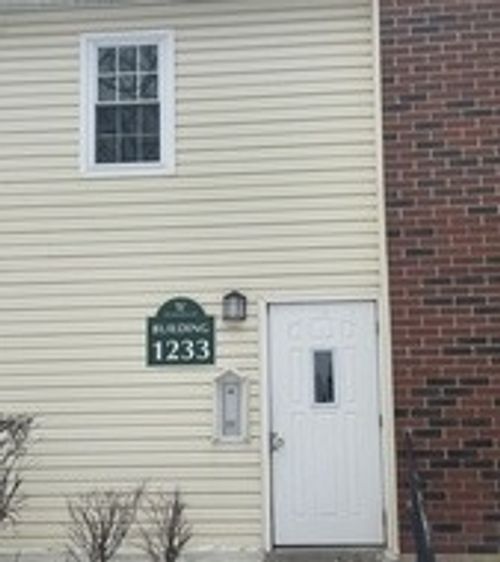 apt-105-1233 Wyndham Ct, Palatine, IL, 60074-7921 | Card Image