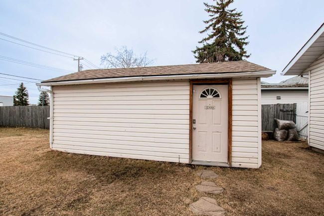 9313 101 Avenue, Home with 3 bedrooms, 1 bathrooms and 1 parking in Grande Prairie AB | Image 19