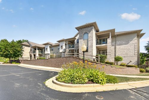 470 N Silverbrook Dr, West Bend, WI, 53090-2434 | Card Image