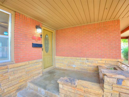 116 W Jarman Dr, Midwest City, OK, 73110-4525 | Card Image