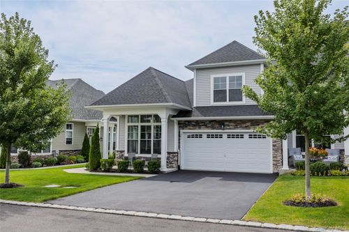 341 Aliana Ave, Yaphank, NY, 11980-2068 | Card Image