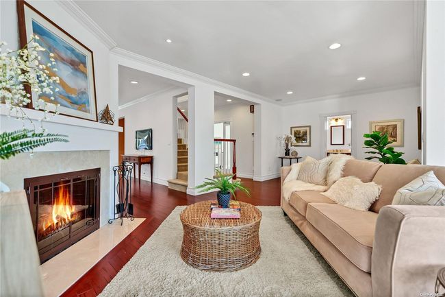 34 Boulevard, House other with 8 bedrooms, 4 bathrooms and null parking in Malba NY | Image 8