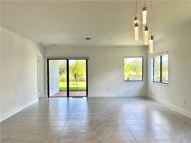 View of tiled spare room | Image 15