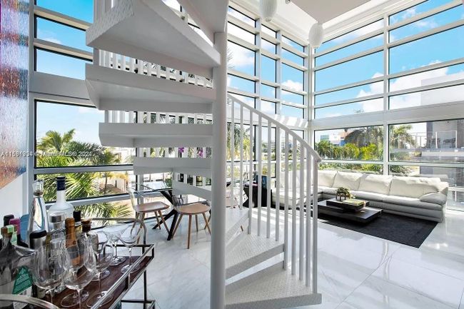 15 - 421 Meridian Ave, Condo with 2 bedrooms, 2 bathrooms and null parking in Miami Beach FL | Image 2